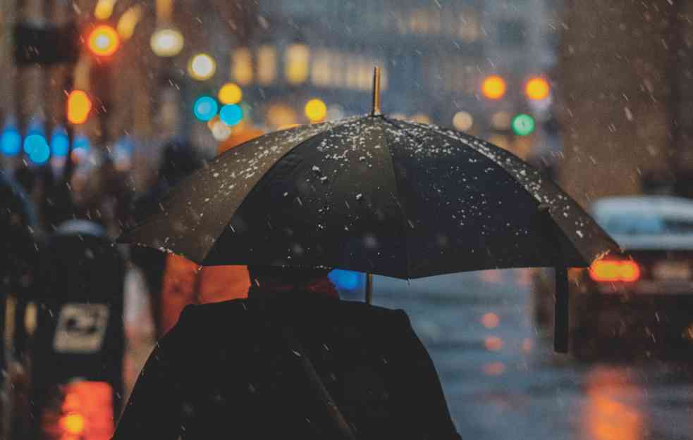 KIŠNA MODA NE MORA BITI DOSADNA: Stilski saveti za kreiranje idealnog izgleda za kišni dan