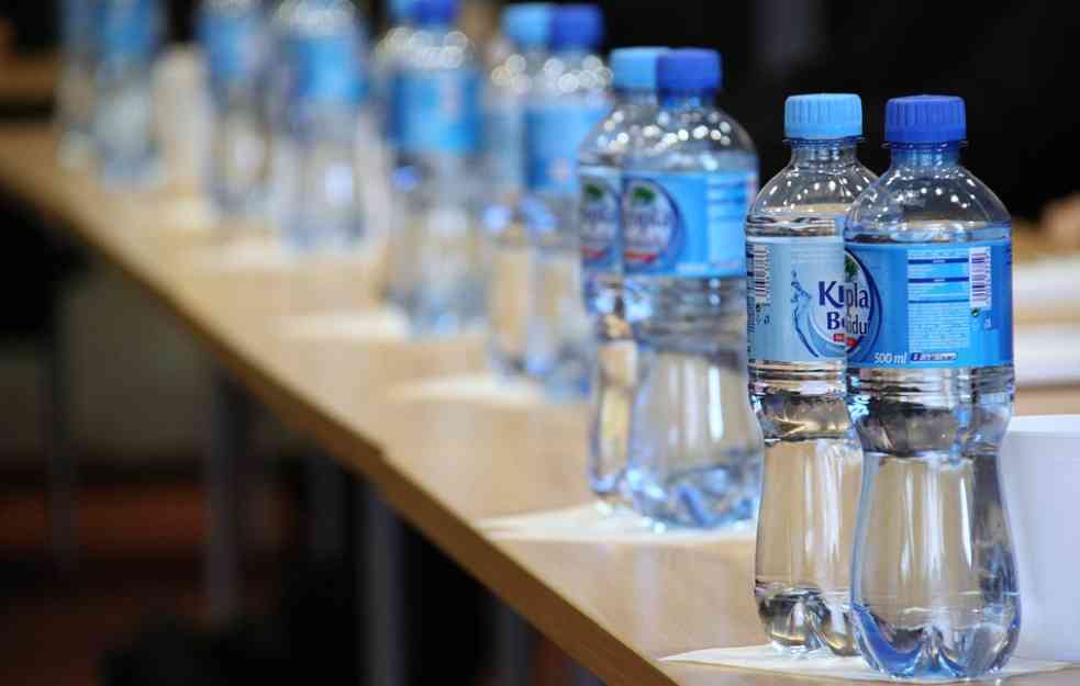 BIZARNOST KOD KOMŠIJA: Građanima BiH rekli da u flaširanoj vodi ima fekalnih bakterija, ali ne u kojoj