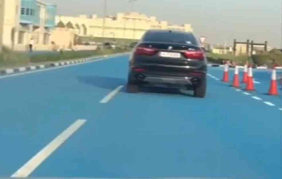  Znate li zašto su putevi u Kataru plave boje?