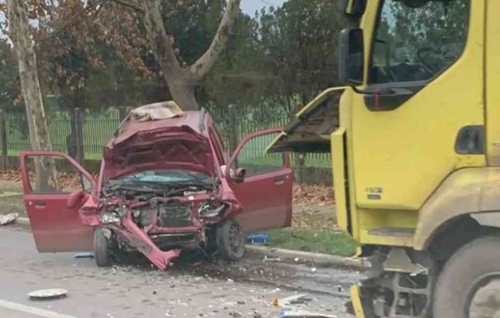 Teška NESREĆA na putu Vrbas – Kula: Sudar kamiona i automobila (FOTO)