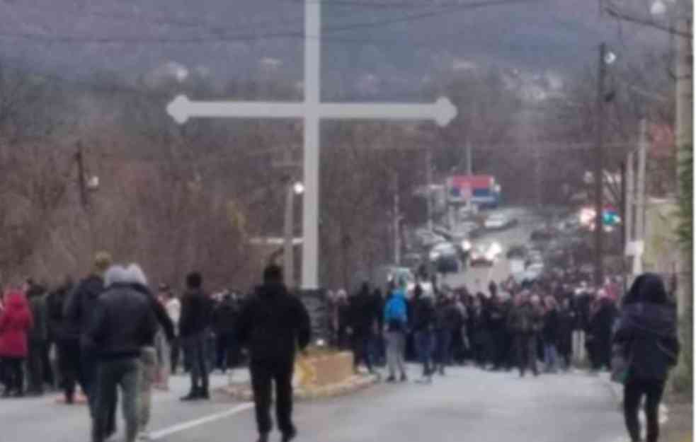 TEŠKA SITUACIJA NA SEVERU KOSOVA I METOHIJE: Srbima preti NESTAŠICA osnovnih životnih namirnica i goriva! 