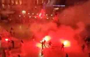 SUKOBI NAVIJAČA FRANCUSKE I MAROKA: <span style='color:red;'><b>Ubijen dečak</b></span>, jezive scene na ulicama (VIDEO)