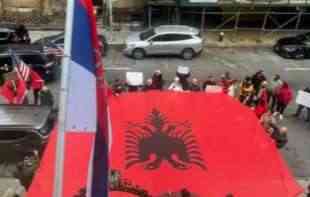 PROVOKACIJA ALBANACA ISPRED SRPSKE MISIJE U NJUJORKU: Prizivali novu agresiju i slavili veliku Albaniju! 