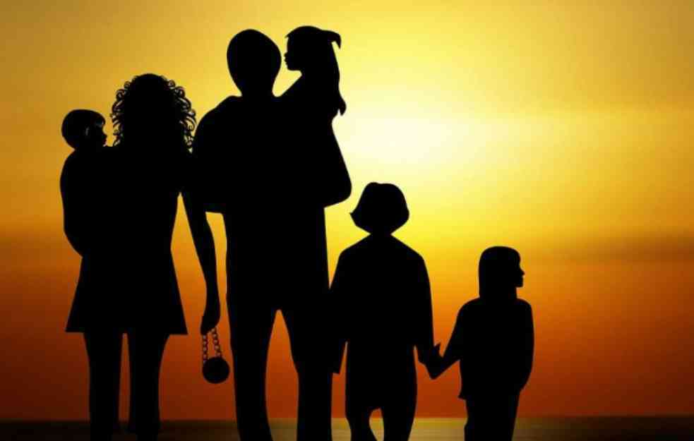 ČETRNAESTORO DECE U 21 GODINU: 