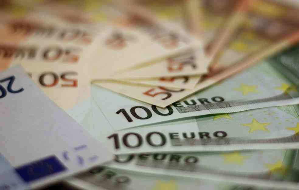 LJUDI IH JOŠ ČUVAJU U SLAMARICI: Još 12,3 milijarde nemačkih maraka nisu zamenjene za evro