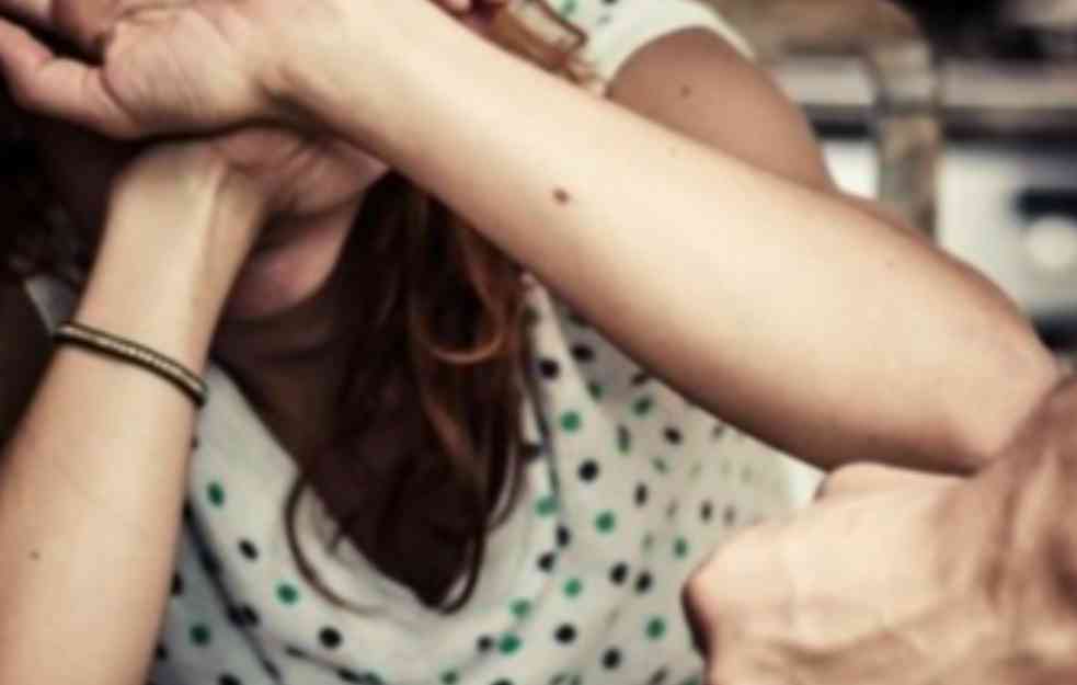 OTAC PRETUKAO ĆERKU (13): Devojčica došla u školu s povredama! Uhapšen posle porodičnog nasilja
