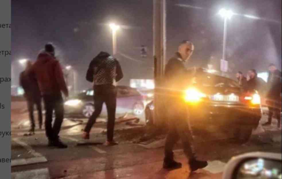 Saobraćajna nesreća kod Brankovog mosta: Sekli auto da bi izvukli vozača
