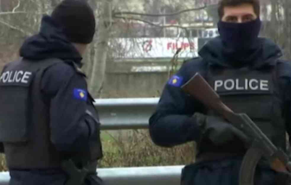 ŽESTOK NAPAD na policijsku stanicu u Zvečanu, bačene ručne bombe