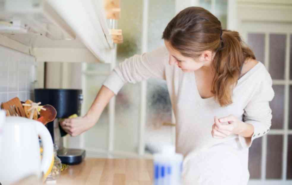 ISPROBAJTE JEDNOSTAVNE trikove za čišćenje teško dostupnih mesta u kući!