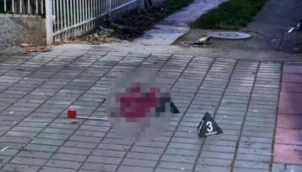 MASOVNA TUČA U ČAČKU! MLADIĆ (20) TEŠKO POVREĐEN: <span style='color:red;'><b>Lokva</b></span> krvi na trotoaru, jeziv prizor 