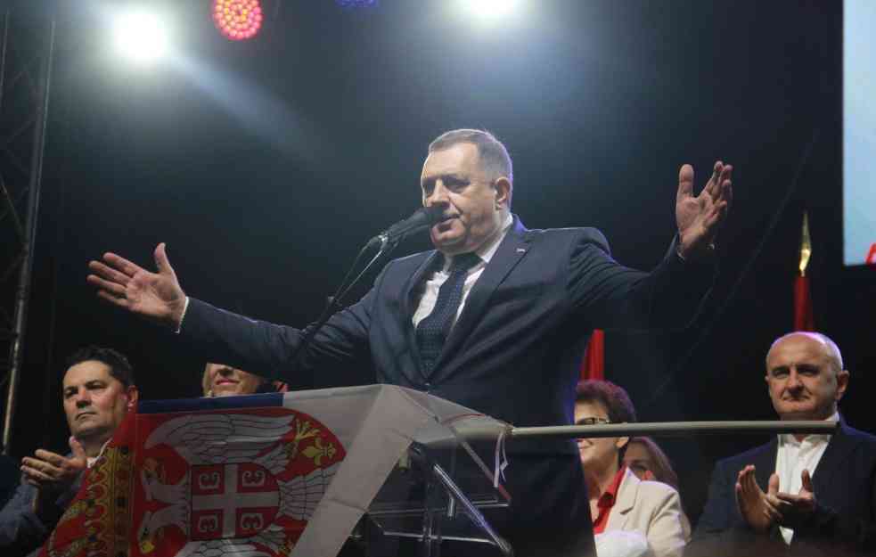  Dodik se obratio okupljenim građanima u Banjaluci: 