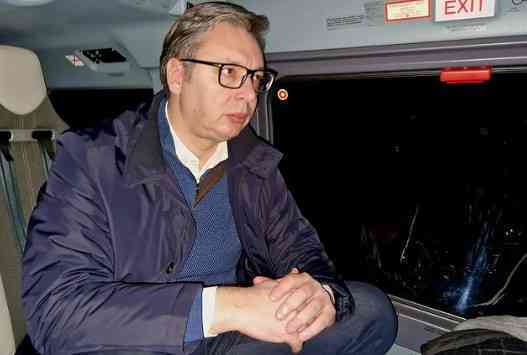VUČIĆ OBIŠAO JEDINICE VOJSKE KOD KRALJEVA I RAŠKE: Verujem u srpsku mudrost, ali i snagu i <span style='color:red;'><b>odlučnost</b></span> (FOTO)