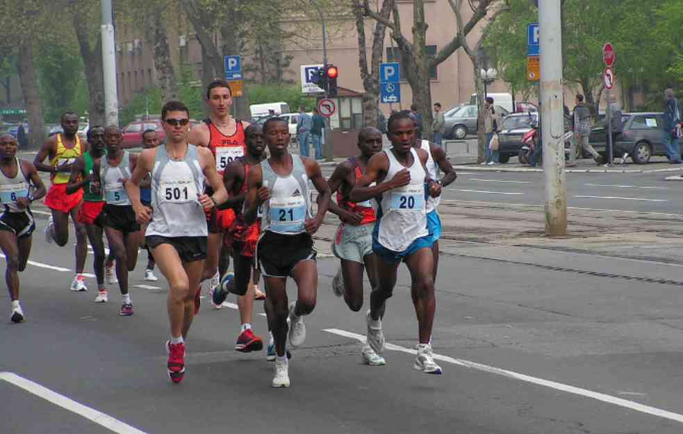 TRKAČI, PAŽNJA, OVAJ PARAMETAR ĆE DANAS BITI VISOK: Posetioci MARATONA neka se drže hlada!