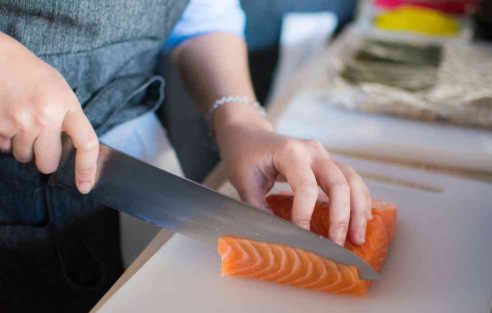 NAJBOLJI NAČIN DA ISPRŽITE RIBU: Ulje neće prskati ako umesto brašna upotrebite ovaj sastojak