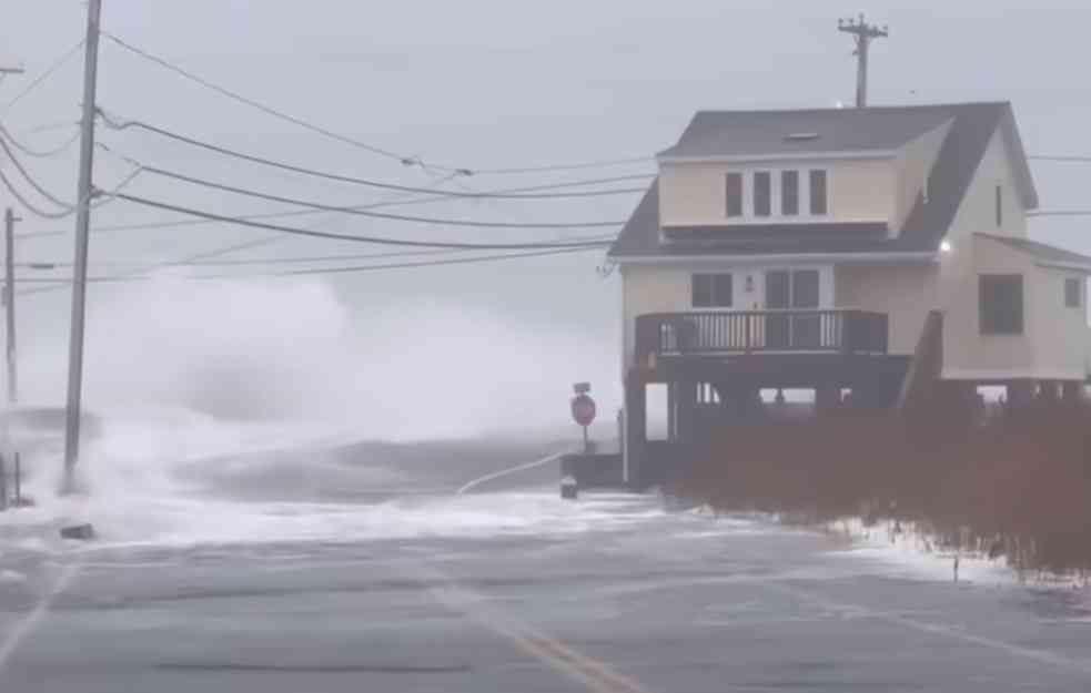 KATAKLIZMA U AMERICI: Na istoku sneg i minus, a u Kaliforniji poplave i klizišta