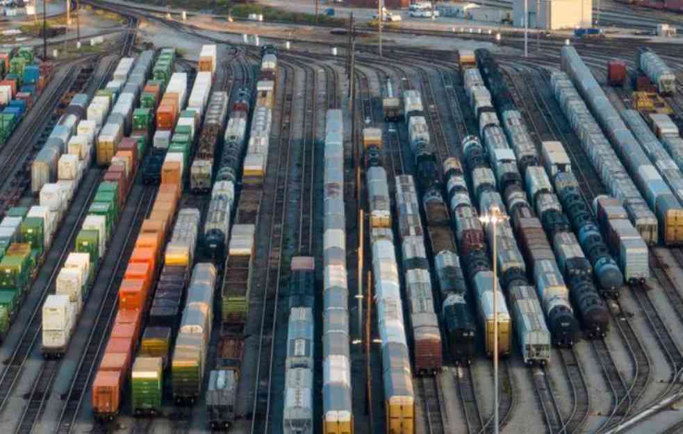 BRITANIJA OKOVANA ŠTRAJKOVIMA: Radnici železnica prekinuli rad, saobraća samo jedan od 5 vozova