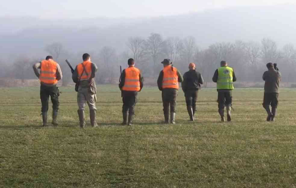 NIŠANIO DIVLJU SVINJU PA POGODIO DETE (13) SA 5 METAKA? Dečak ima prelom lobanje! OTKUD DETE U LOVU?