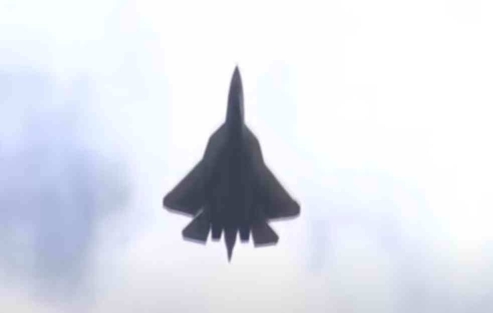 RUSI BOMBARDUJU UKRAJINU NEVIDLJIVIM AVIONIMA! Britanski obaveštajci: Koristili pet Su-57 za izvođenje raketnih udara!