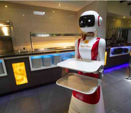 Sve više robota konobara u restoranima u Barseloni