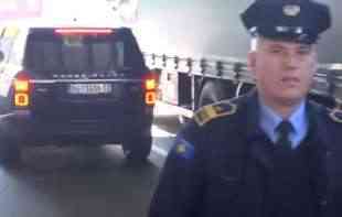 NEMA KRAJA TERORU: Tzv. kosovska policija na Jarinju i <span style='color:red;'><b>Brnjak</b></span>u opet preti Srbima da ne mogu da voze automobile s KM tablicama