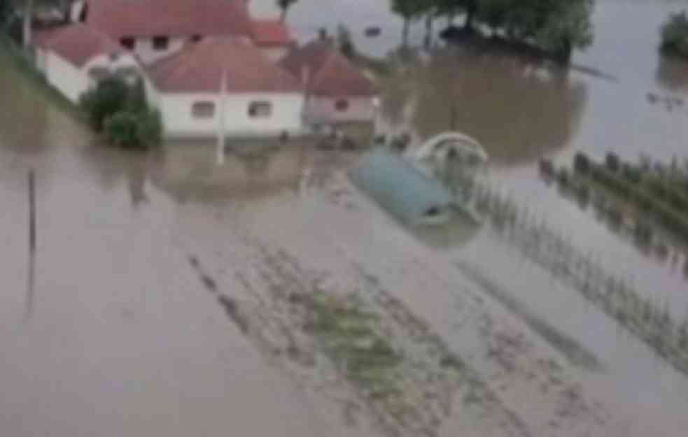 DRAMATIČNE POPLAVE U SRBIJI: Pala neverovatna količina kiše za ovo doba godine, REKE BUJAJU! (VIDEO, FOTO)