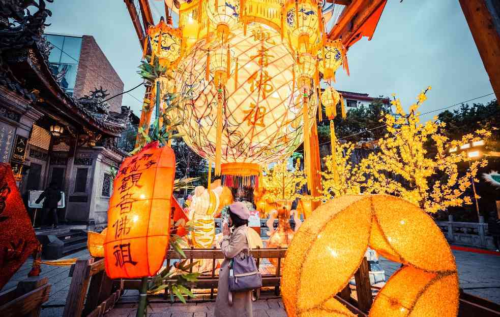 Lunarna Nova godina: Ponovno porodično okupljanje povodom kineskog prolećnog festivala dok se granice ponovo otvaraju