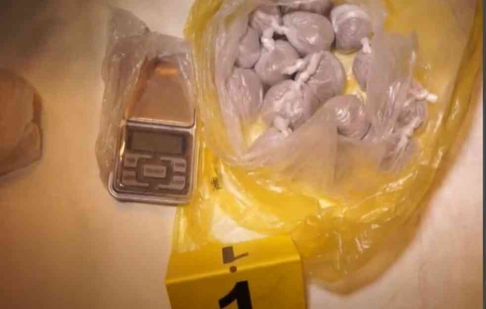 UDAR BEOGRADSKE POLICIJE NA DILERE DROGE: Pala trojica, krili kokain i heroin u pretresenim stanovima (VIDEO, FOTO)