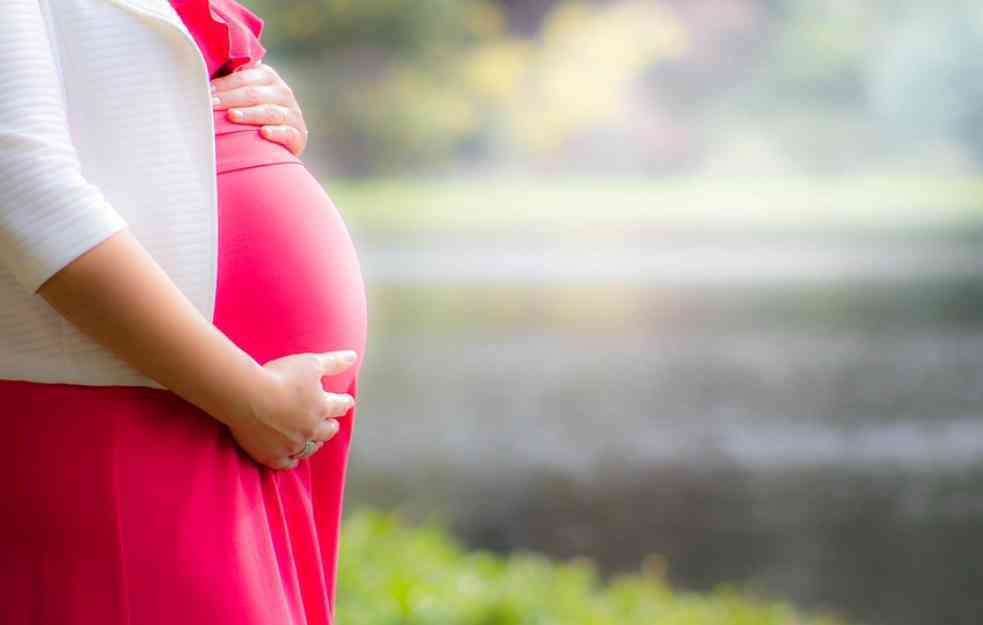 TRUDNICE IMAJU RAZNE ŽELJE : Šta znači kada im se jede previše slatkog ili kiselog?