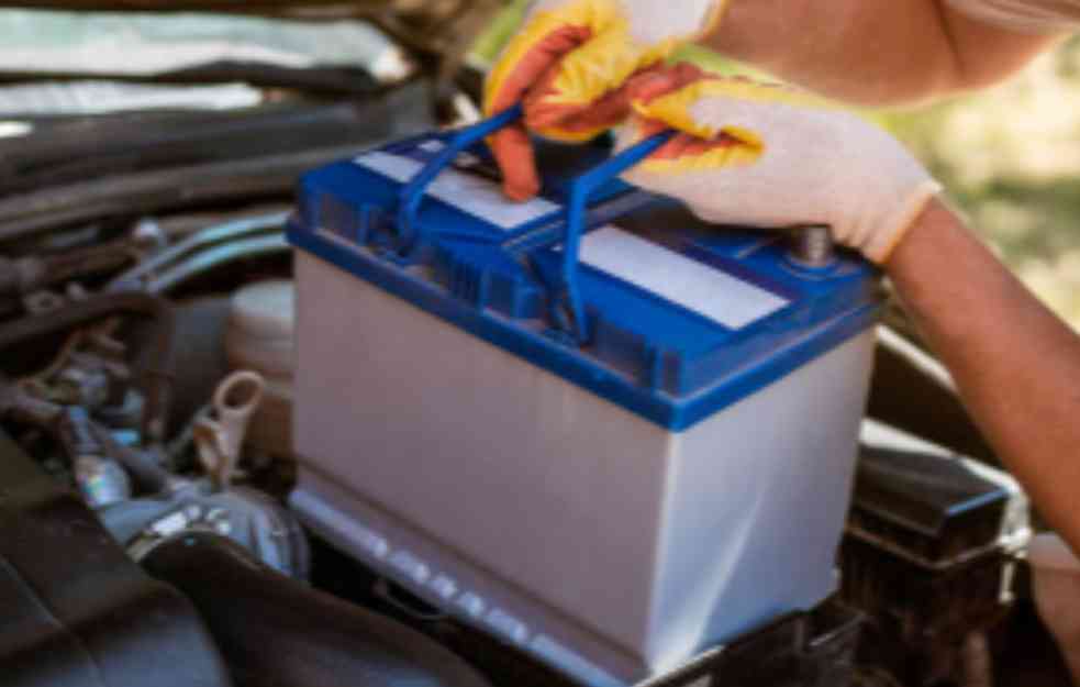  Da biste upalili auto kad vam je akumulator skroz prazan, potreban vam je samo duži kanap (video)