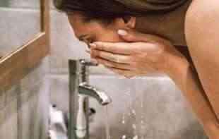 IDEALNO ZA OSETLJIVU KOŽU: Zašto je umivanje kiselom vodom dobro za kožu?