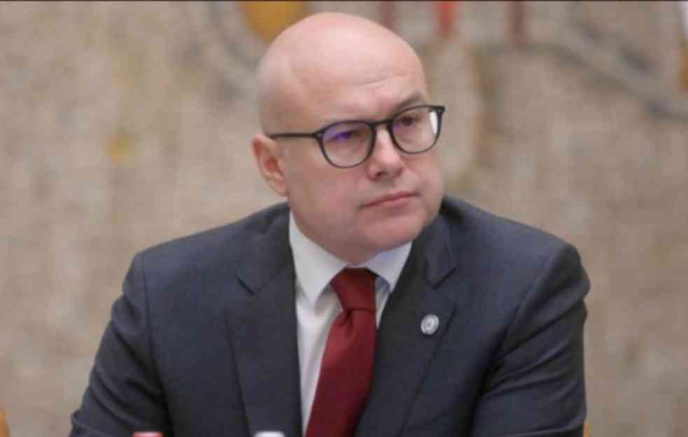 Vučević demantuje Rojters: Laž je da šaljemo oružje Ukrajini