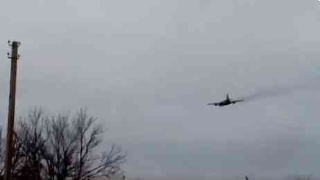 RAT IZBLIZA: Ovako je srpski novinar snimio niski let dva aviona SU-25 u Donbasu! (VIDEO)