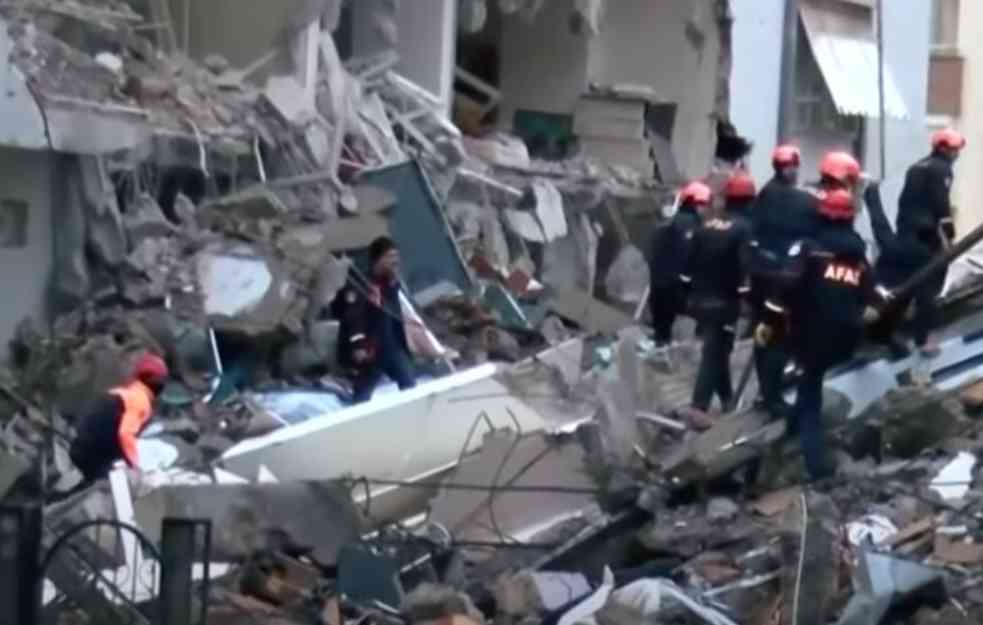 APOKALIPTIČNE SCENE IZ TURSKE: 10 gradova stradalo u zemljotresu! Stravični snimci pokazali sve razmere tragedije! (VIDEO)
