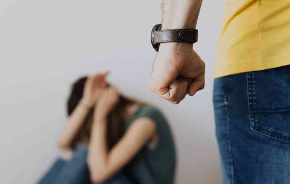 Muškarac u Smederevu optužen za prebijanje, mučenje i zlostavljanje devojke