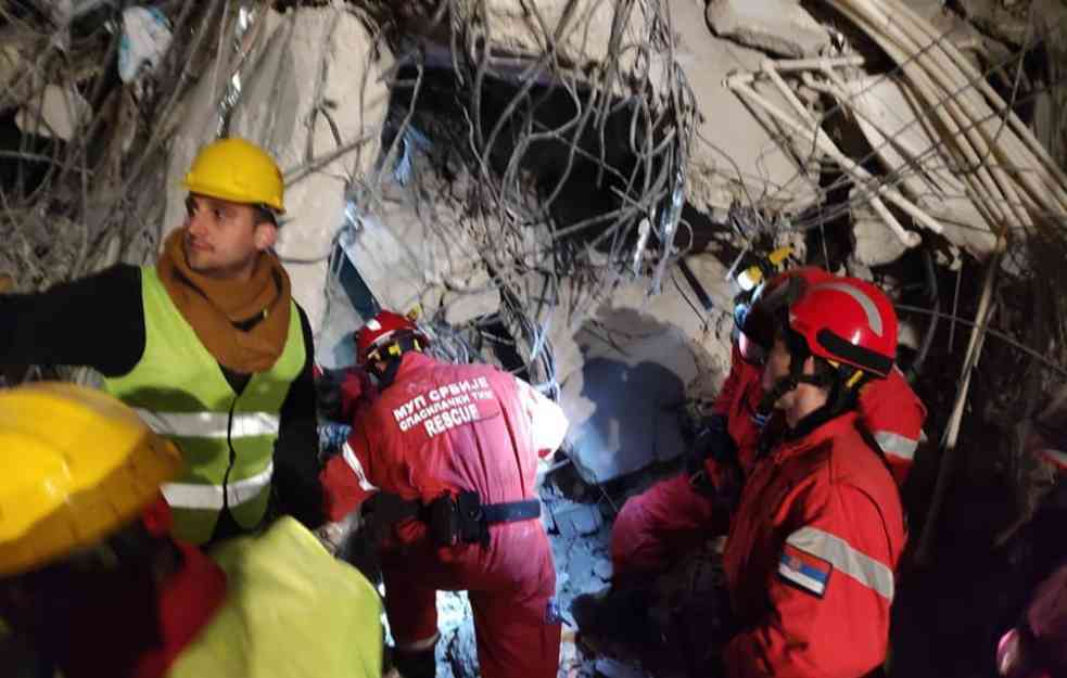 TAKO TO RADE SRPSKI JUNACI: Naši spasioci izvukli još jednu devojku ispod ruševina nakon 108 sati