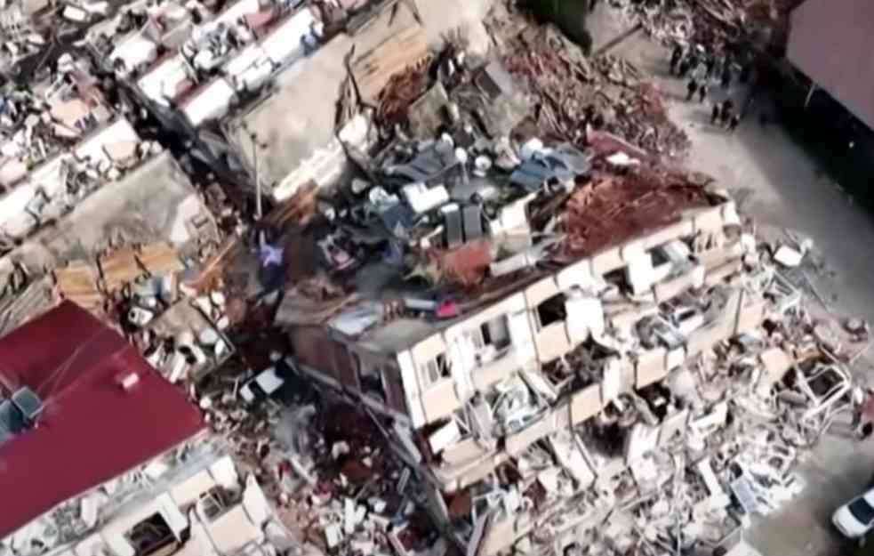 ČUDA SU MOGUĆA: Žena i dvoje dece spaseni iz ruševina 9 dana posle zemljotresa