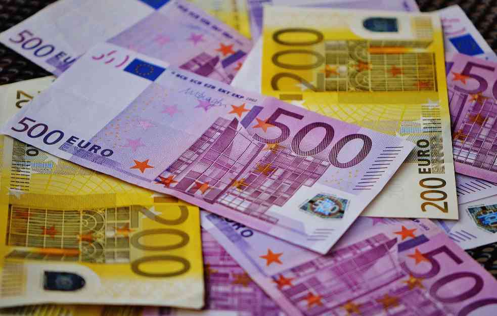 Koliko su Crnogorci zarađivali u novembru: Plate porasle za 5,2 odsto u odnosu na oktobar