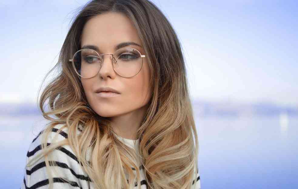 NE DOZVOLITE DA VAS NAOČARE PROGUTAJU: Makeup vodič za dame koje nose naočare