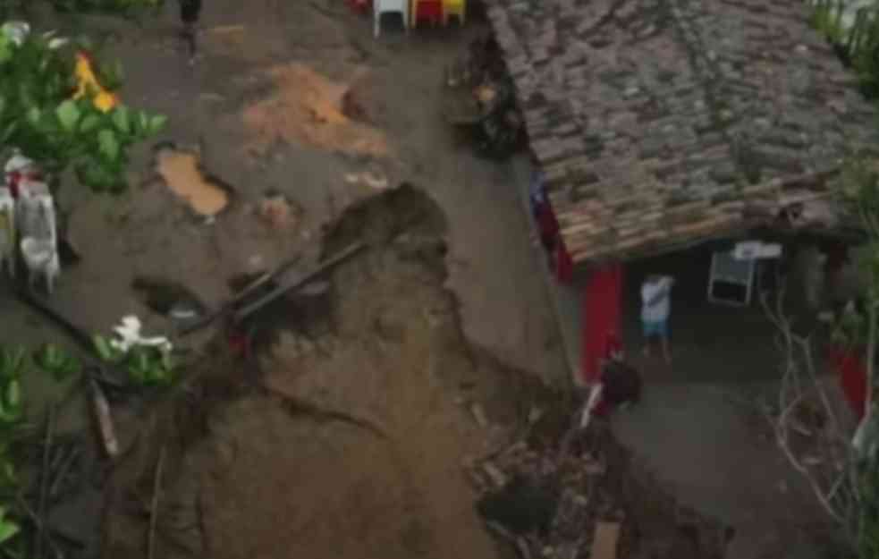 U poplavama i klizištima u Brazilu najmanje 40 mrtvih (VIDEO)