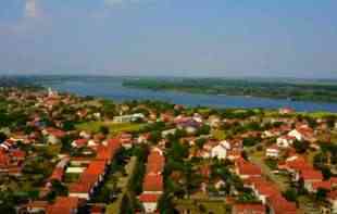 MISTERIJA <span style='color:red;'><b>VEZA</b></span>NOG LEŠA NA OBALI DUNAVA: Sumnja se da je muškarac žrtva zločina
