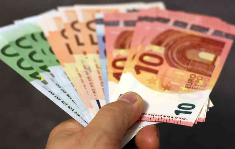 Ovi sektori imaju najveću platu u Srbiji: Preko 300.000 dinara mesečno