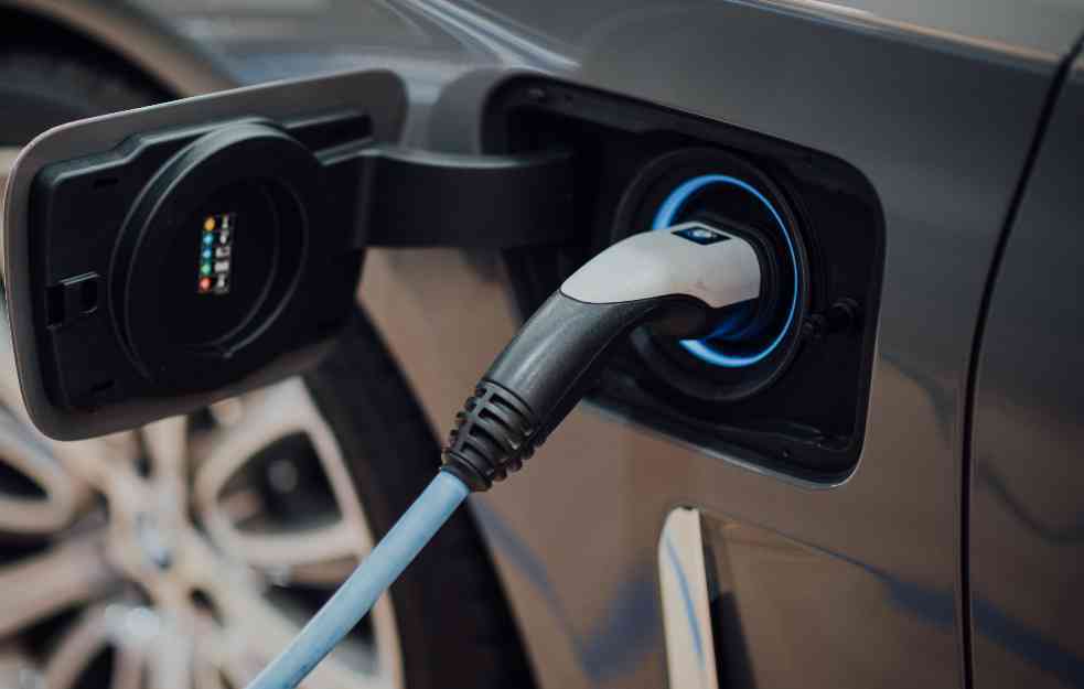 TESTOVI DALI LOŠE REZULTATE: Zašto električni automobili na hladnoći gube trećinu baterije?