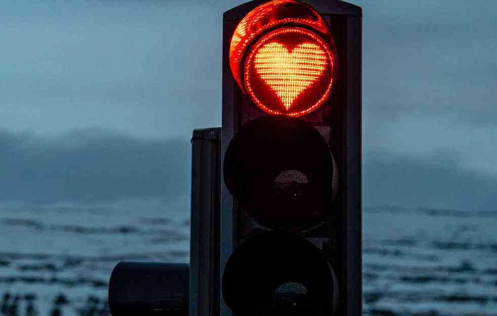 Predlažu uvođenje četvrtog svetla na semaforu: Crveno, žuto, zeleno i…