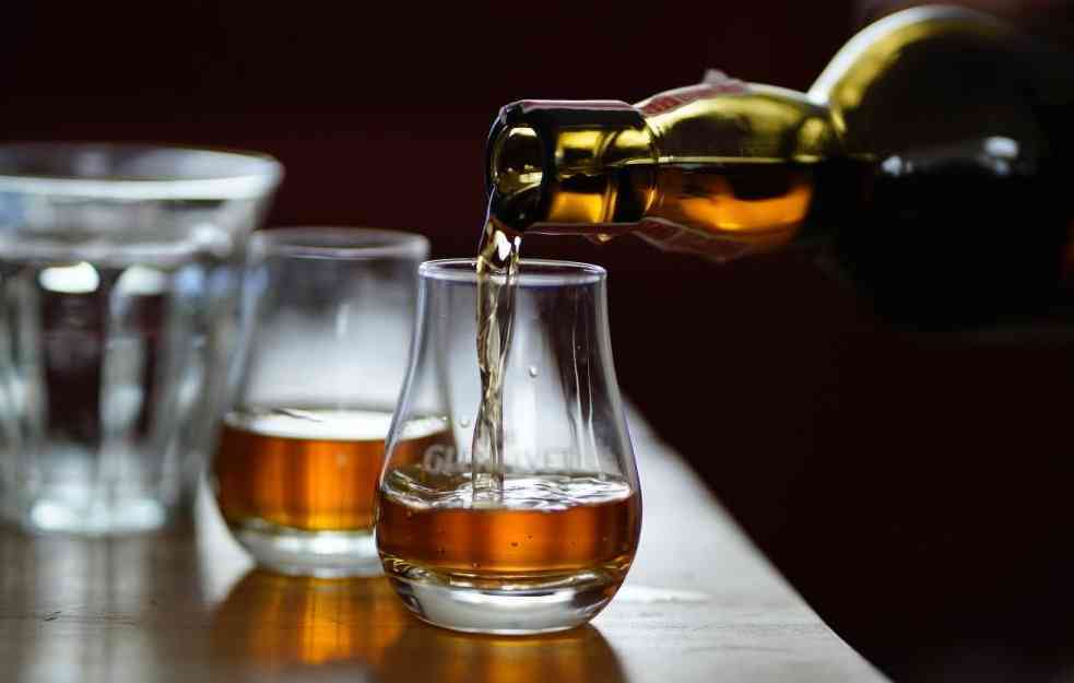 EVO KAKO UTIČE NA ORGANE: Kako konzumiranje alkoholnih pića na prazan želudac deluje na organizam?