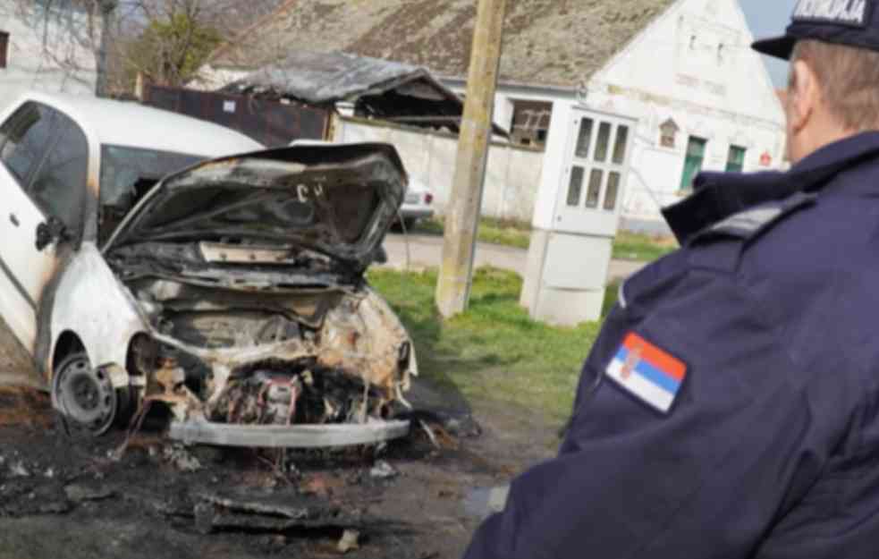 Zapaljen automobil ispred porodične kuće člana SSP-a u Elemiru (VIDEO)