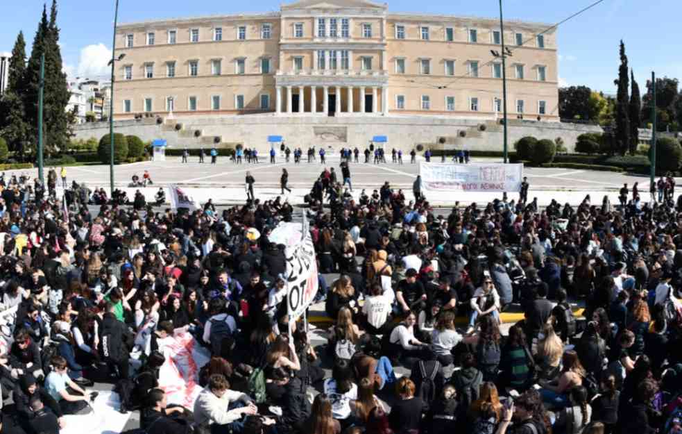 Studenti u Atini održavaju veliki protest zbog železničke nesreće (VIDEO)