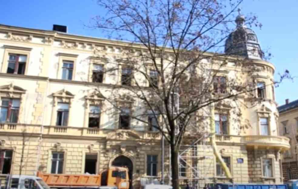 Komšije paru iz Srbije okačile poruku u hodniku zgrade! "Posle ove poruke bih bila još glasnija"