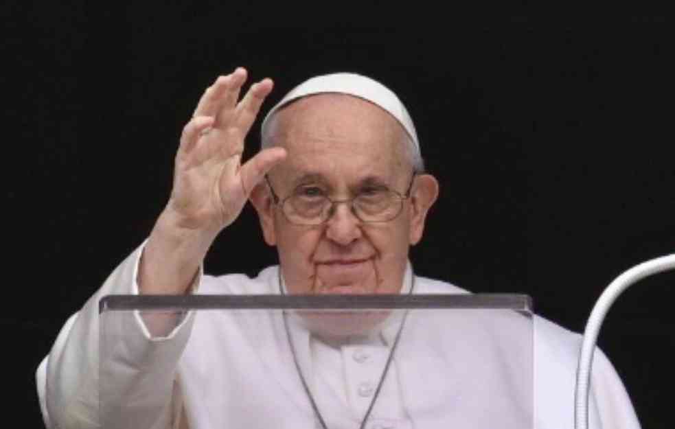 Papa Franja ima problema sa disanjem 