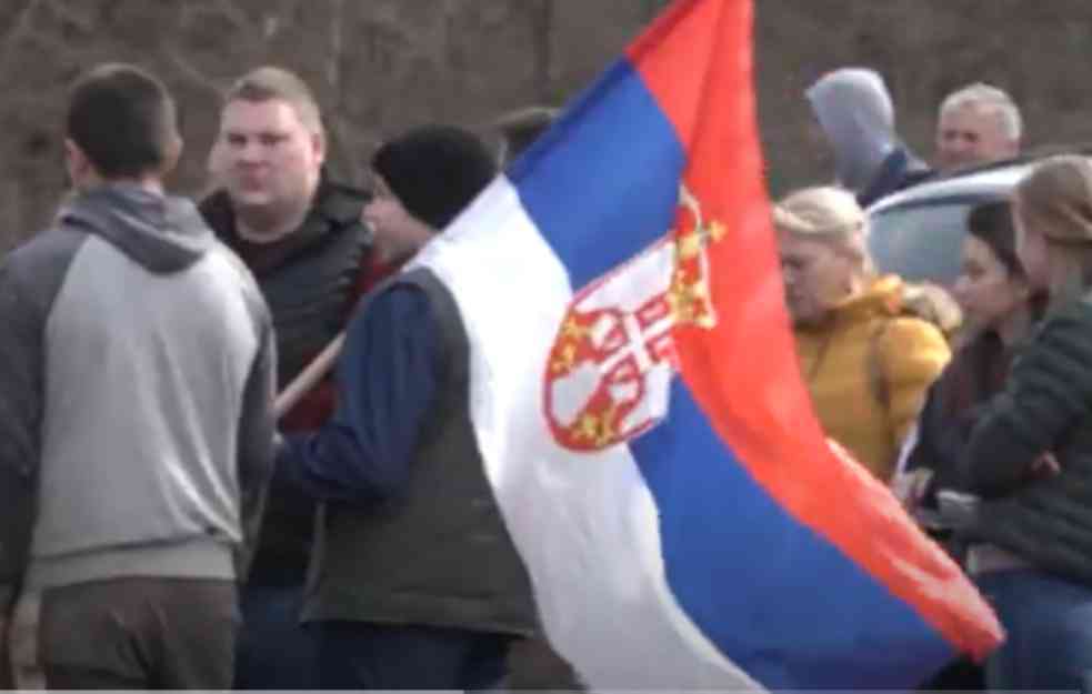 PROTEST SRBA U JOŠANICI: Prelilo je čašu, biju nam decu, ne možemo više da trpimo! (VIDEO)