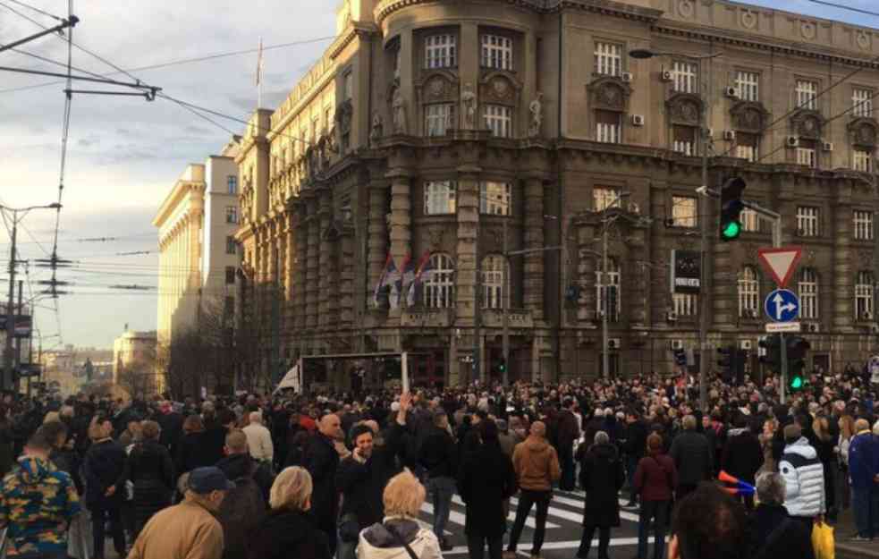 U BEOGRADU ODRŽAN PROTEST: Građani se okupili ispred Vlade Srbije zbog smenjivanja dve tužiteljke